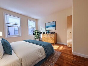 1131 Commonwealth Ave, Unit 7 in Boston, MA - Building Photo - Building Photo