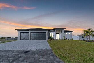 2014 NE 9th Ave in Cape Coral, FL - Building Photo - Building Photo