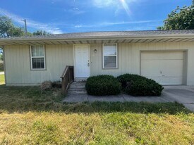 910-912 S Clifton Ave in Springfield, MO - Building Photo