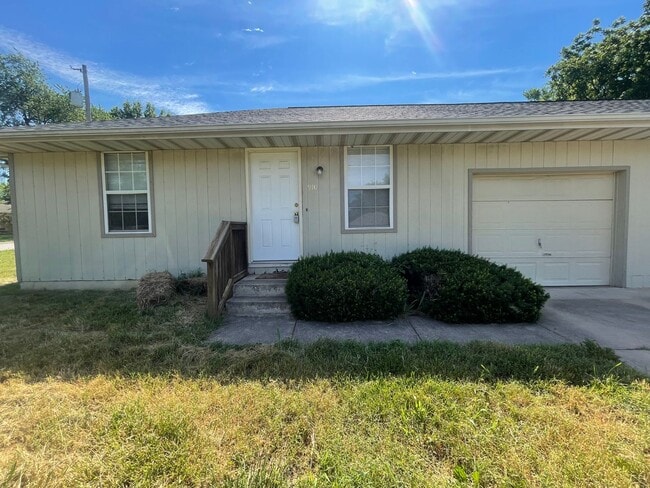 property at 910-912 S Clifton Ave