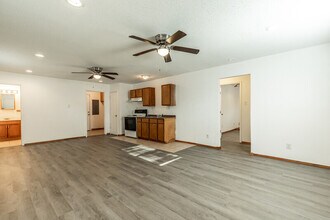 140 County Rd 1604 in Clifton, TX - Building Photo - Building Photo