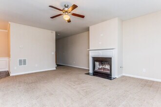 309 Breeze Ct in Canton, GA - Foto de edificio - Building Photo