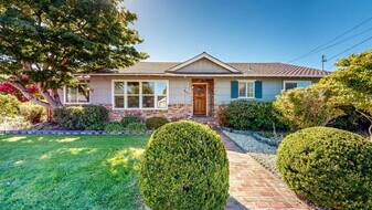 1827 Creekside Rd in Santa Rosa, CA - Building Photo