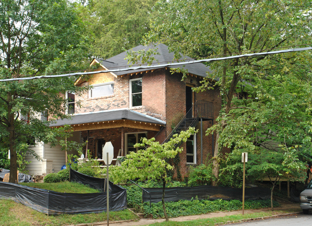 898 N Highland Ave in Atlanta, GA - Building Photo