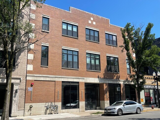 property at 4533 N Clark St