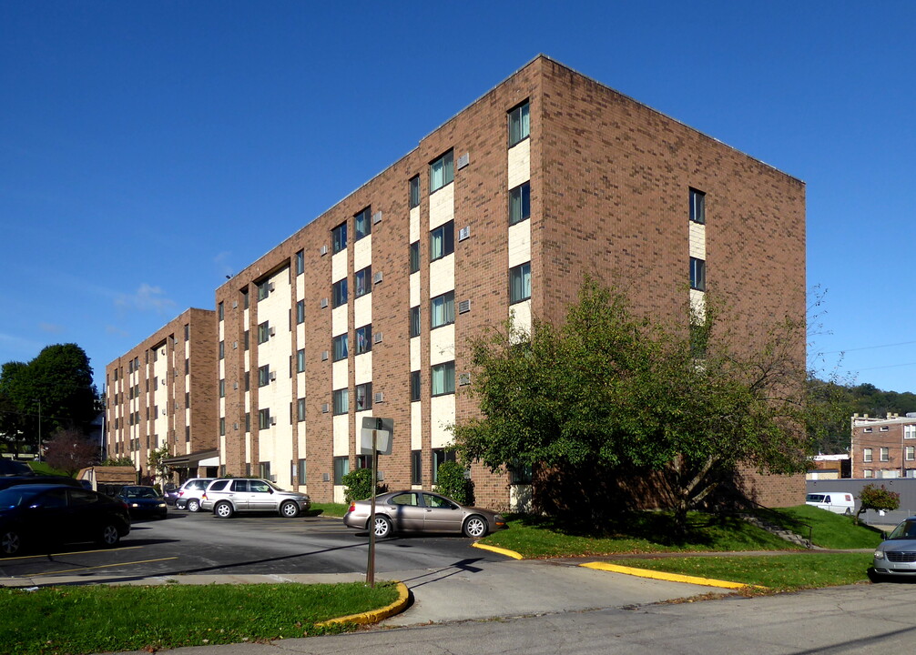 Towne Towers in Oil City, PA - Building Photo