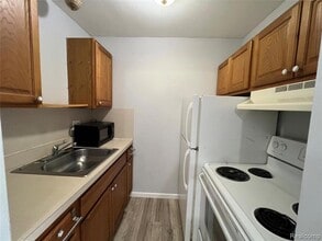 31831 Grand River Ave in Farmington, MI - Foto de edificio - Building Photo