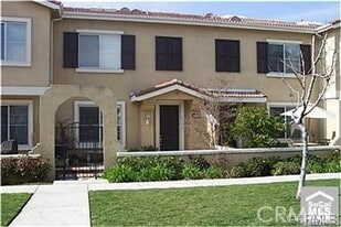 351 N Wedgewood Ln in Orange, CA - Building Photo