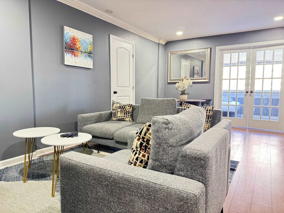 215 Piedmont Ave NE in Atlanta, GA - Building Photo