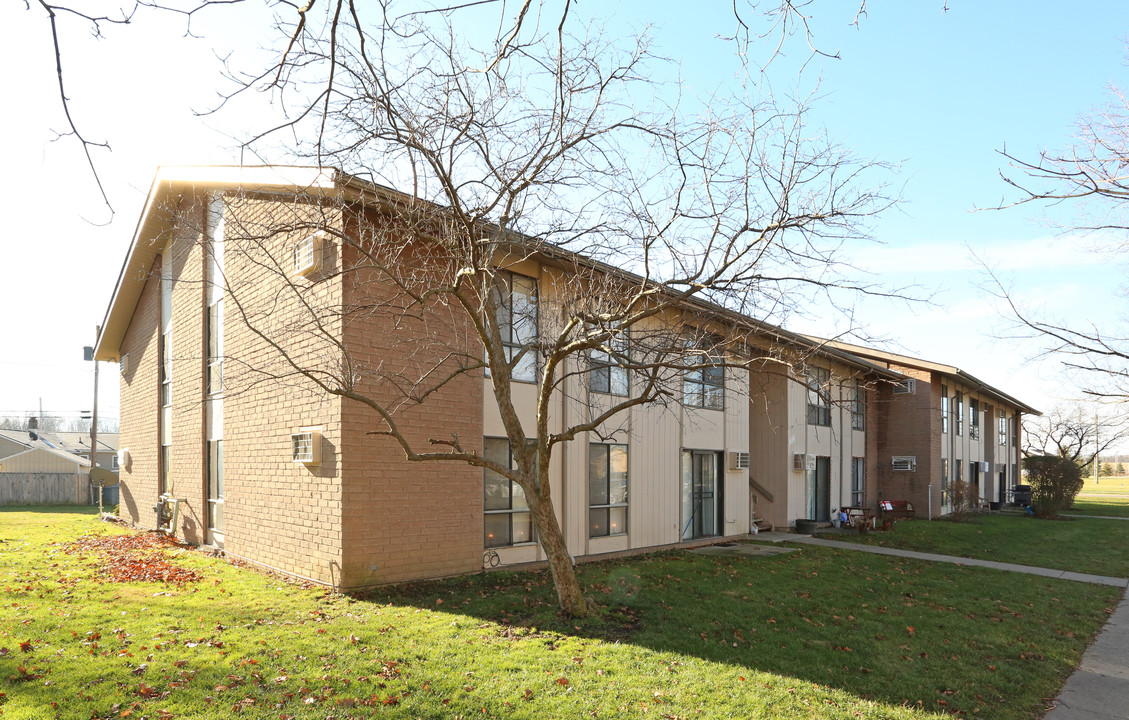 Village Square Apartments in Hebron, OH - Building Photo