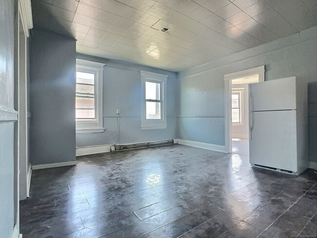 749 Arctic St in Bridgeport, CT - Building Photo - Building Photo