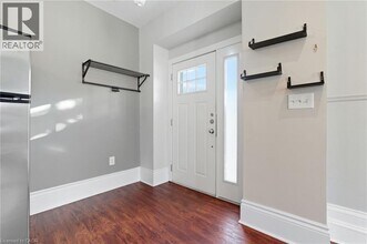 51 York Rd in Dundas, ON - Building Photo - Building Photo