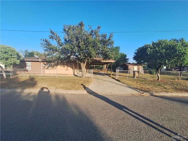 702 E Lovett St in Edinburg, TX - Foto de edificio - Building Photo