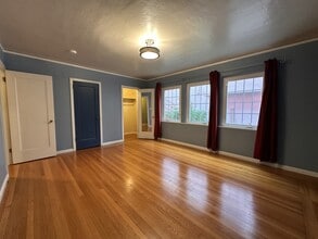 614 Brooklyn Ave in Oakland, CA - Foto de edificio - Building Photo