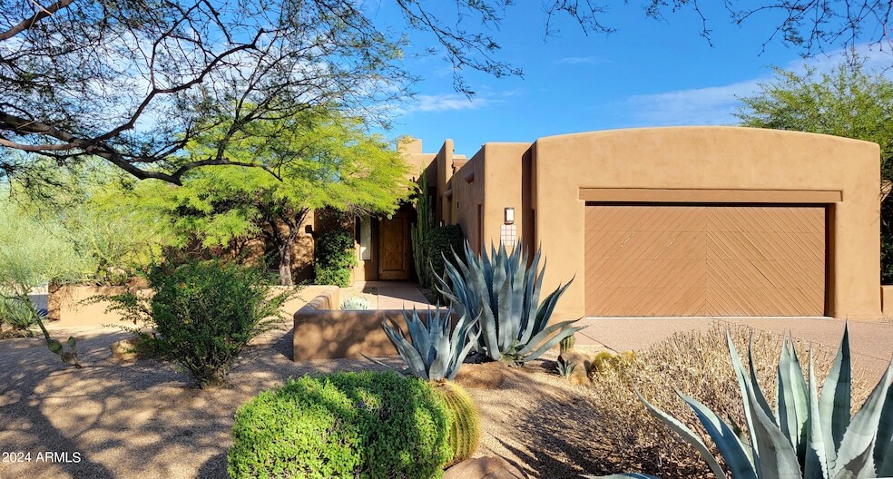 8502 E Cave Creek Rd, Unit W4100A in Carefree, AZ - Building Photo