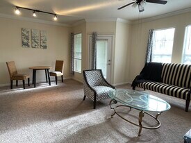 8290 Gate Pky W, Unit 1005 in Jacksonville, FL - Building Photo