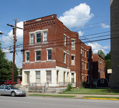 1046 Market St in Parkersburg, WV - Building Photo - Building Photo