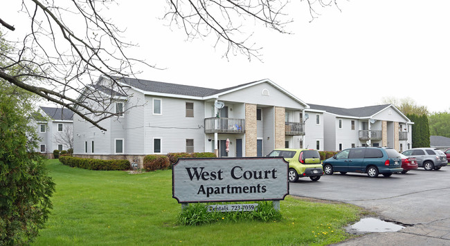 West Court Apartments in Elkhorn, WI - Foto de edificio - Primary Photo