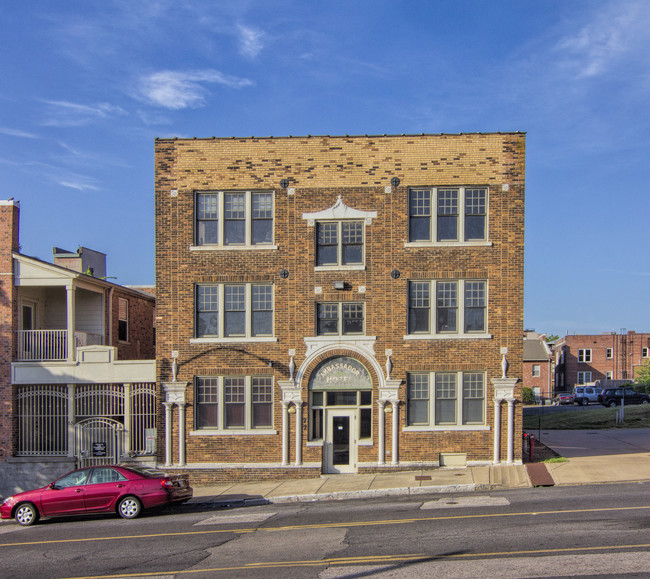 77 Vance Ave in Memphis, TN - Foto de edificio - Building Photo