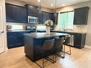 18857 Tanoak Way in Oregon City, OR - Building Photo - Building Photo