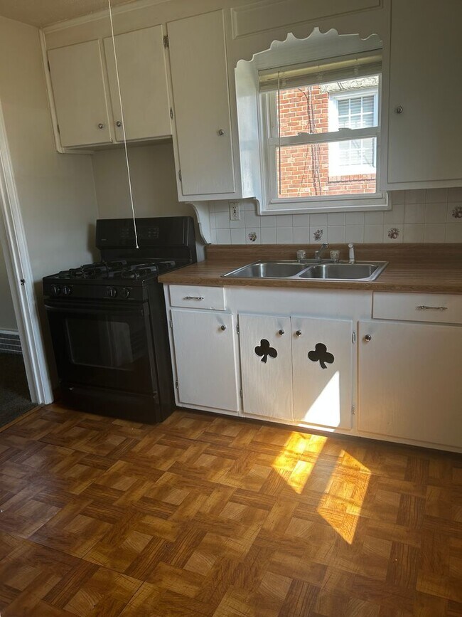 17426 Throckley Ave in Cleveland, OH - Building Photo - Building Photo