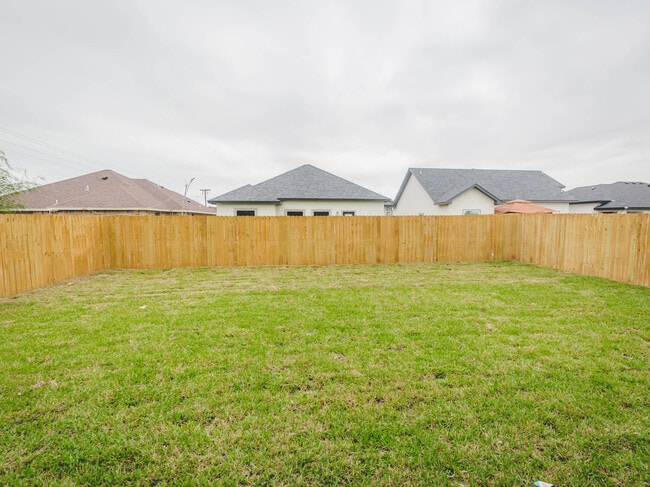 477 Arboleda in Brownsville, TX - Building Photo - Building Photo