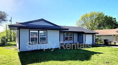 1704 Langford St in Greenville, TX - Building Photo - Building Photo
