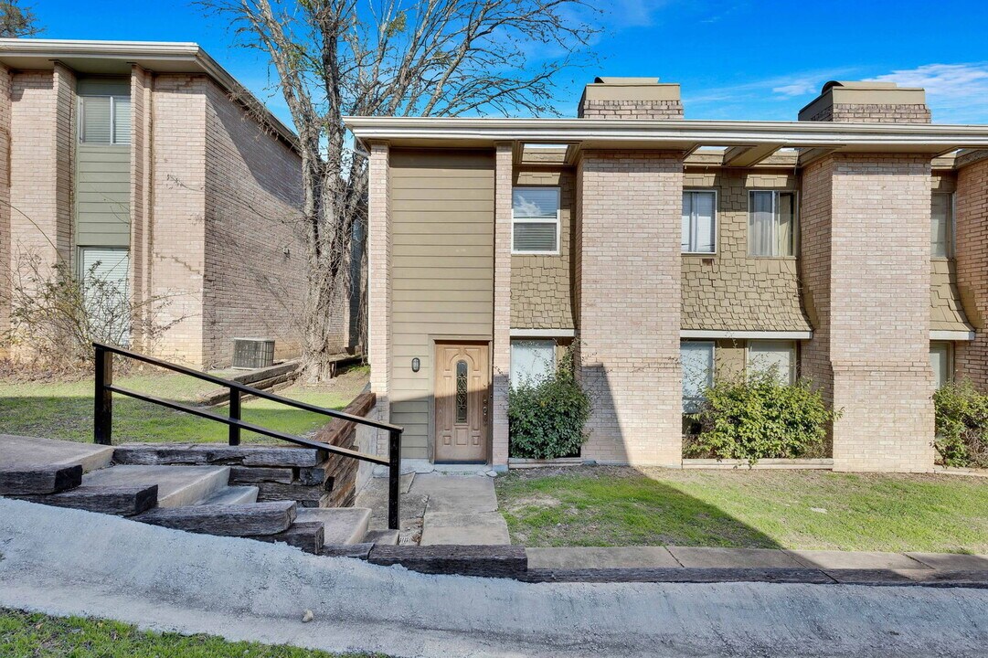 2705 Northeast Dr in Austin, TX - Building Photo