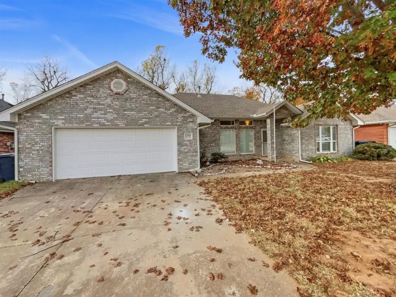 11708 Hollyrock Dr in Yukon, OK - Building Photo