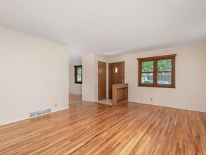 6321 Wilryan Ave in Minneapolis, MN - Building Photo - Building Photo