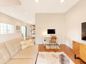 955 Humbert Ave, Unit 955 in San Luis Obispo, CA - Foto de edificio - Building Photo