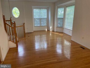 3537 Christy Ln in Woodbridge, VA - Foto de edificio - Building Photo