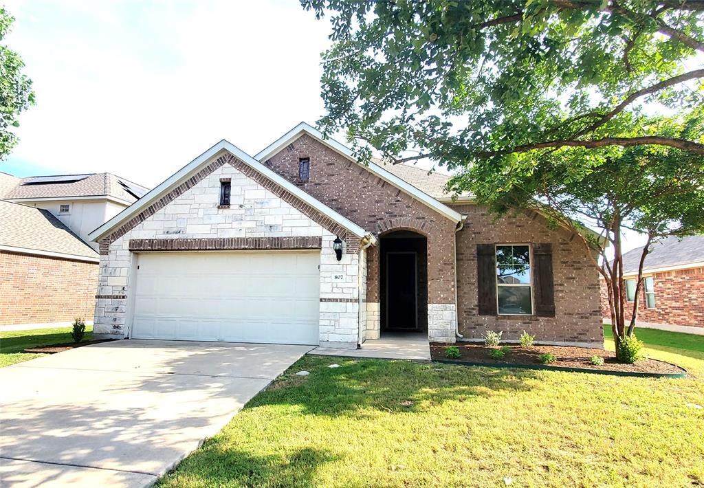 807 Farmhouse Dr in Hutto, TX - Foto de edificio