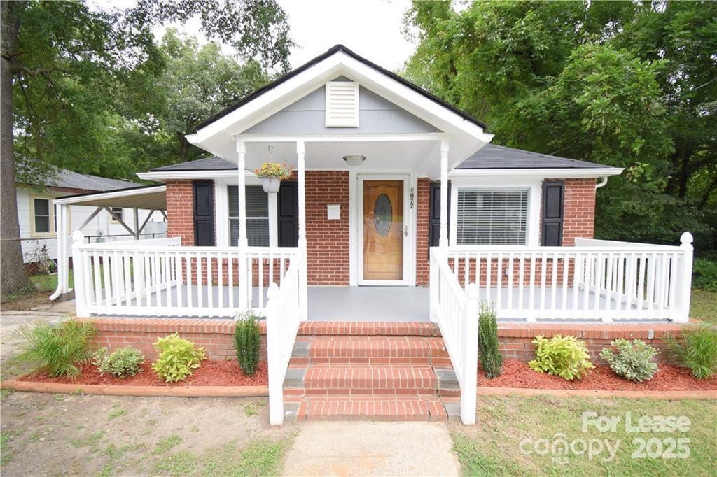 1077 Henderson St in Rock Hill, SC - Foto de edificio