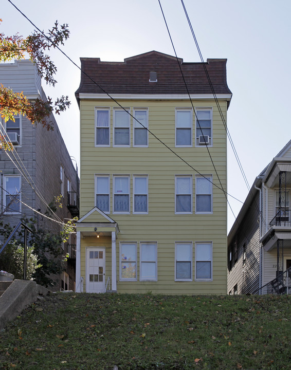 225 Duncan Ave in Jersey City, NJ - Building Photo