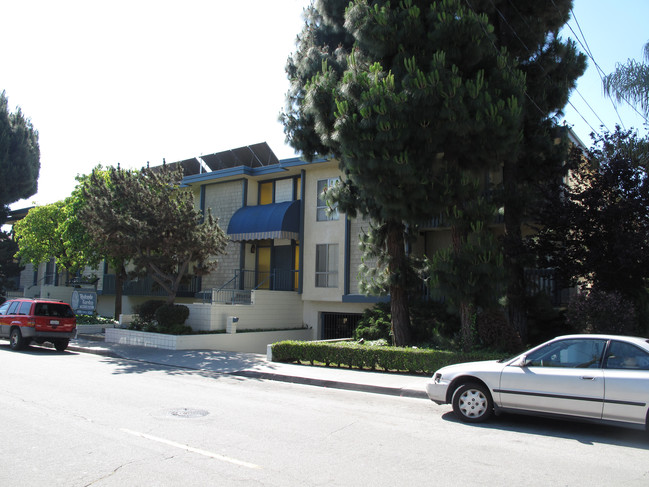 Redondo Garden Townhouses in Redondo Beach, CA - Building Photo - Building Photo