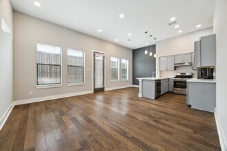 614 Thornton Rd in Houston, TX - Building Photo - Building Photo