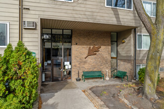 Town's Edge Place Apartments in Faribault, MN - Foto de edificio - Building Photo