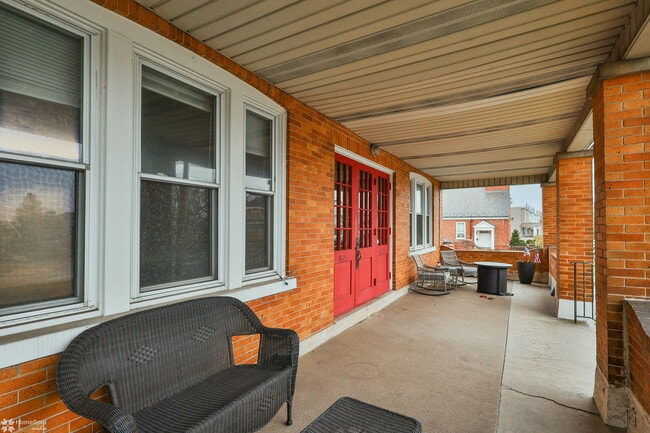 1629 W Broad St, Unit 2nd flr in Bethlehem, PA - Foto de edificio - Building Photo