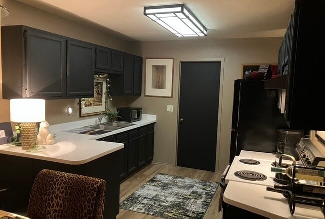 6431 Deerhurst Dr in Westland, MI - Building Photo - Building Photo