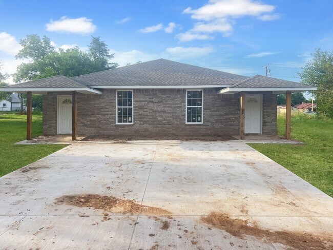 property at 805 SW Summit Ave