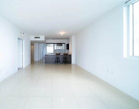 55 SE 6th St, Unit 4010 in Miami, FL - Building Photo - Building Photo