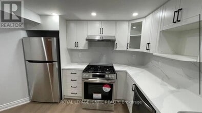 23 Shaddock Crescent in Toronto, ON - Building Photo - Building Photo