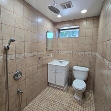 26 Thomas Pl in Smithtown, NY - Building Photo - Building Photo