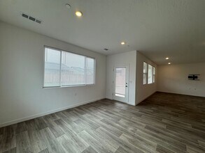 997 Pioneer Dr W in Madera, CA - Building Photo - Building Photo