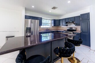 2011 N 43rd Ave in Hollywood, FL - Building Photo - Building Photo