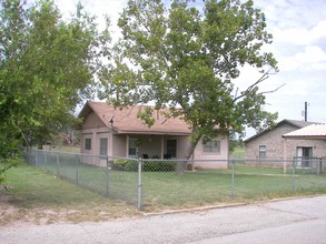 1707 E 4th St in Lampasas, TX - Building Photo - Building Photo