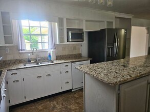 118 Bradley Dr in Madisonville, TN - Building Photo - Building Photo