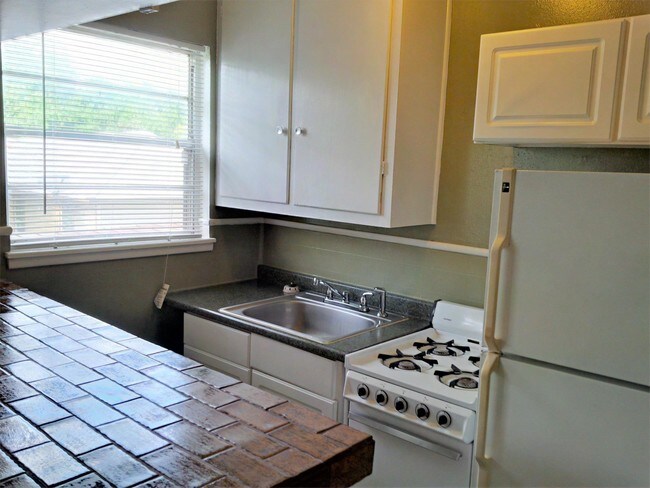 803 Eleanor Ave-Unit -803-A in San Antonio, TX - Building Photo - Building Photo