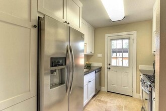 8876 Kempwood Dr in Houston, TX - Building Photo - Building Photo